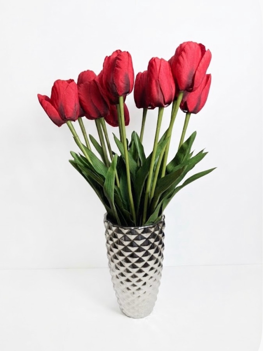 Decor ⚜️🌷⚜️ Floral Arrangement in a Silver Tone Vase